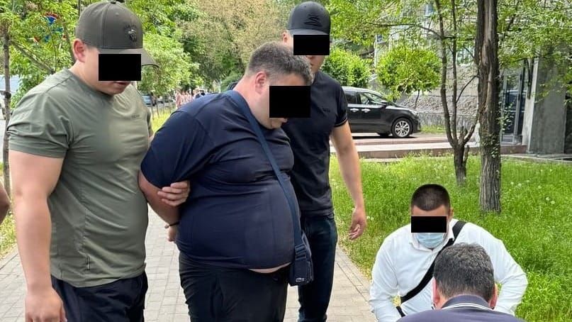 ГКНБ задержал сотрудников СБНОН в Бишкеке за сбыт наркотиков