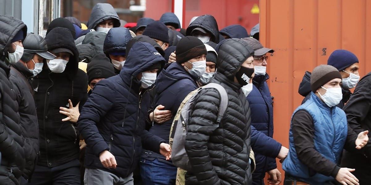 Незаконно проживающим в России кыргызстанцам напомнили о возможности легализации до 30 апреля