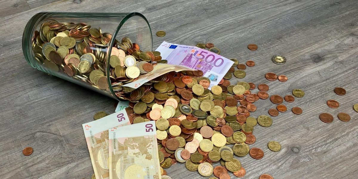 Евро просел, рубль и тенге укрепились — официальный курс валют на 29 апреля