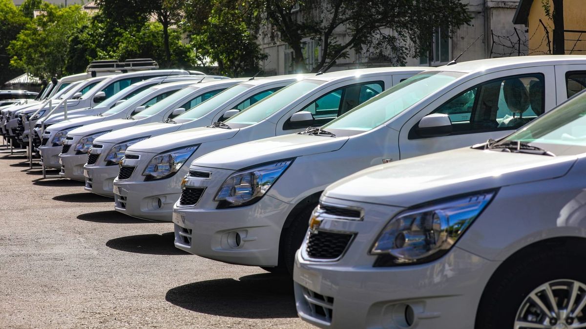 МЧС Кыргызстана получило 12 новых автомобилей и спецоборудование для столичных спасателей