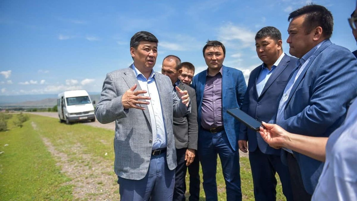 Торобаев призвал фермеров не тратить воду впустую в жаркий сезон