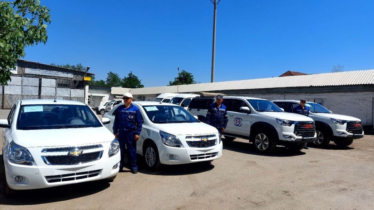 Энергетикам Джалал-Абадской области вручили новые служебные авто