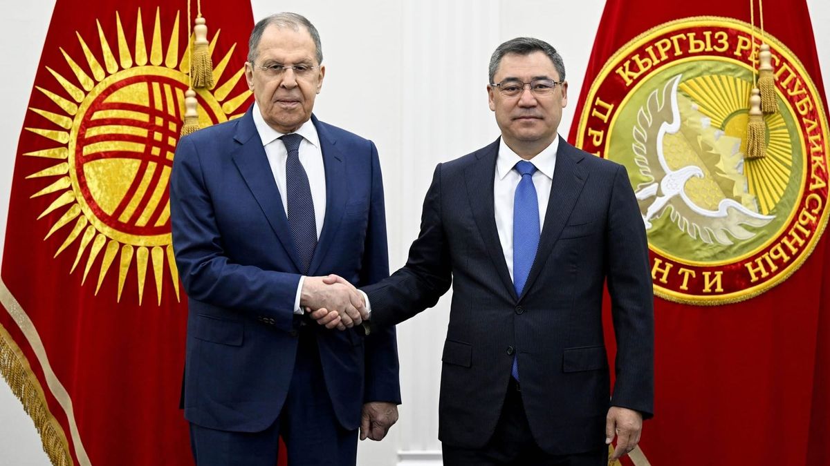 Встреча президента КР Садыра Жапарова с главой МИД РФ Сергеем Лавровым. Фото: president.kg.