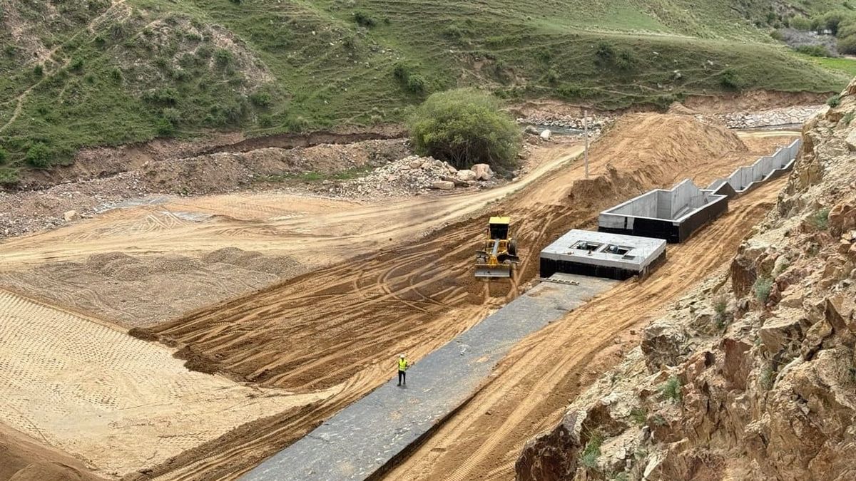 В Нарынской области строят канал и два водохранилища общей стоимостью в 3 млрд сомов