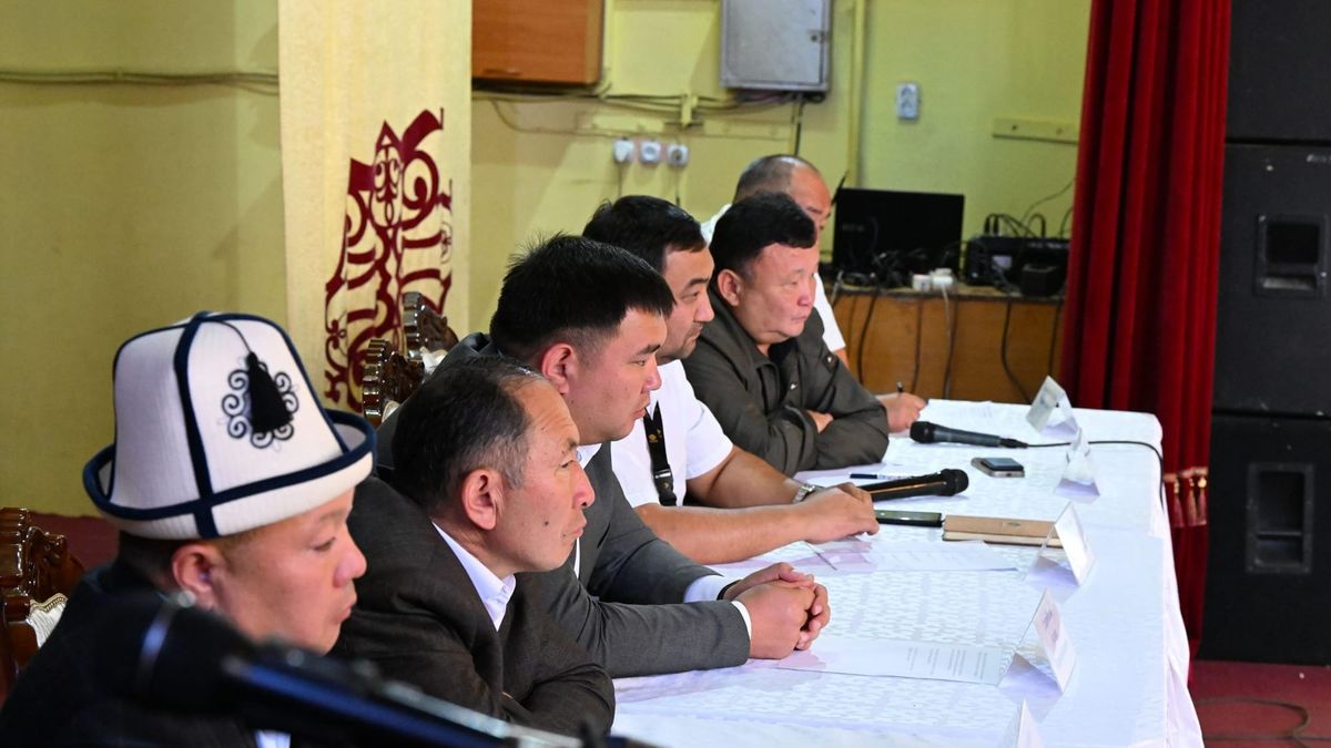 Общественные слушания по разработке месторождения Тоголок. Фото: ЗАО «Кумтор».