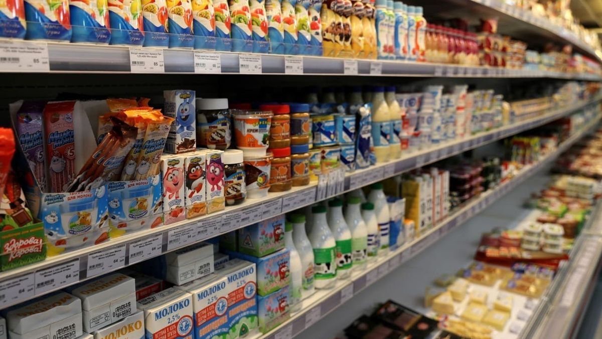 Молочку и молокосодержащие продукты в магазинах КР обяжут разделять по витринам