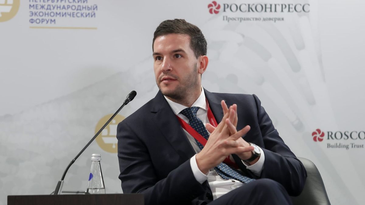 Выступление Дмитрия Константинова на ПМЭФ-2025. Фото: roscongress.org.