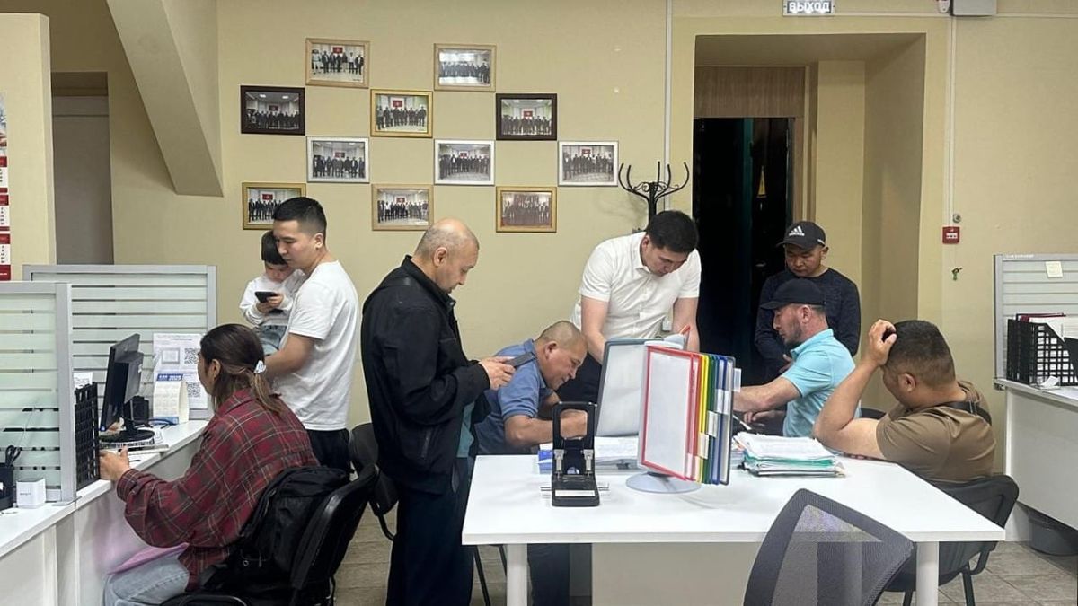 Защита, работа, ОМС: что делает Минсоцтруда для мигрантов в России