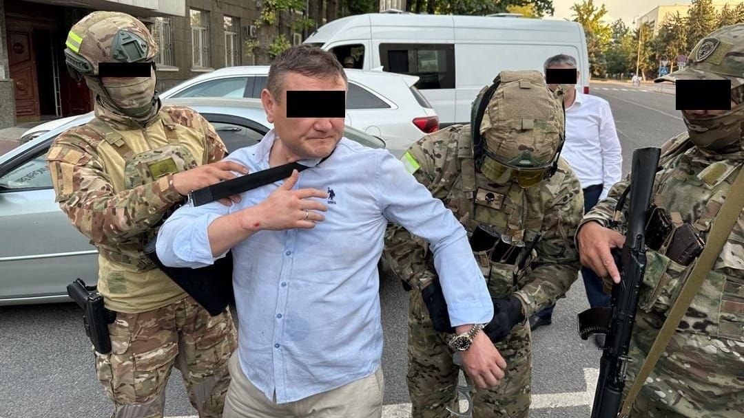 ГКНБ задержал сотрудника ГУУР МВД по делу о вымогательстве у иностранца