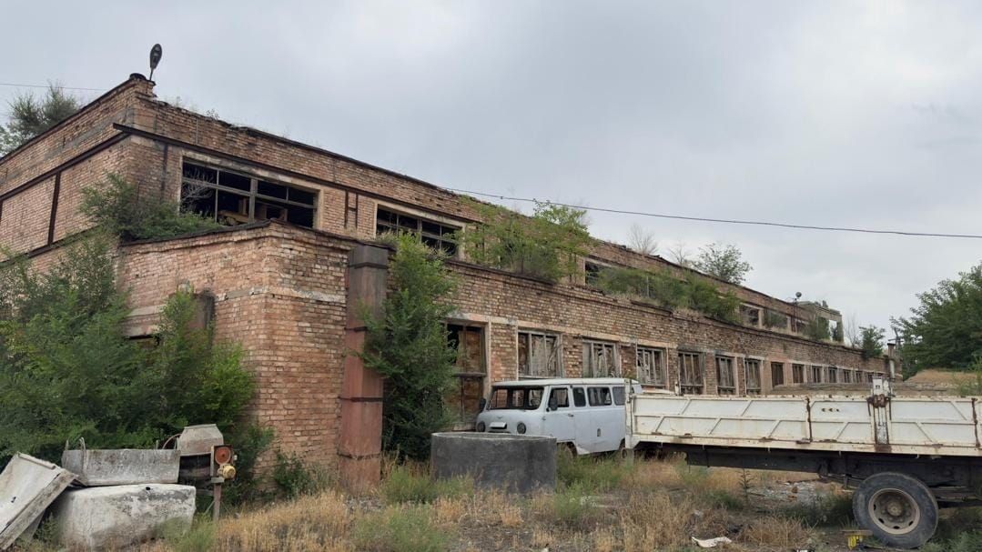Возвращенный государству «Агроснабтехсервис» в Баткене. Фото: ГКНБ КР.