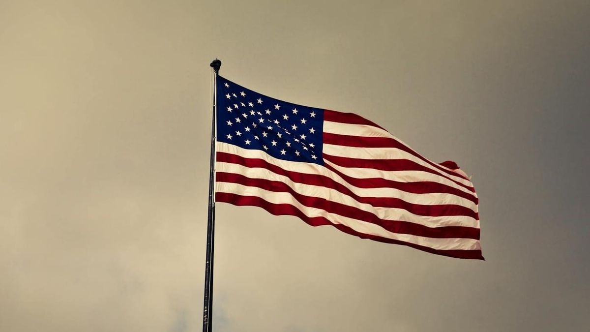 Вслед за Афганистаном: США планируют ввести визовые ограничения для граждан КР — МИД требует объяснений