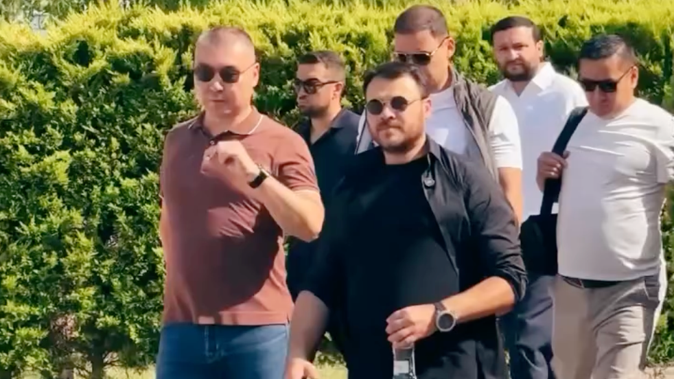 Эмин Агаларов показал управделами президента КР проект Sea Breeze в Азербайджане