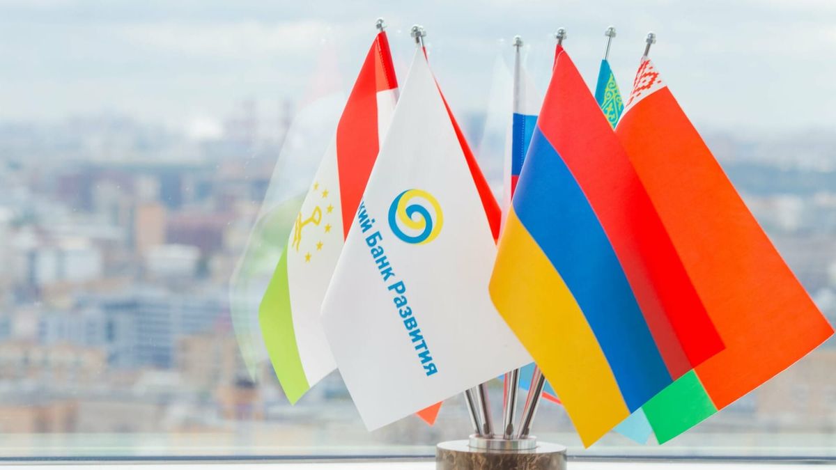 Макрообзор ЕАБР: Кыргызстан лидирует по экономическому росту среди стран ЕАЭС