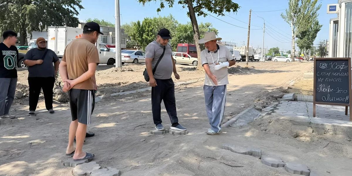 В Бишкеке не успели завершить ремонт тротуара, как уже сломали новые лотки и бордюры