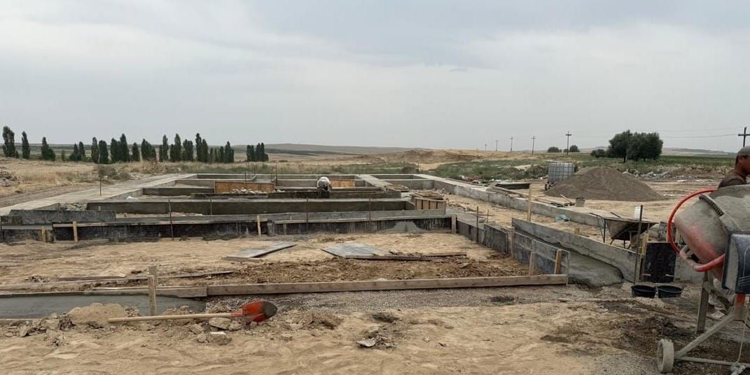 Строительство фруктового хранилища на 400 тонн в Ала-Буке. Фото: Минсельхоз.