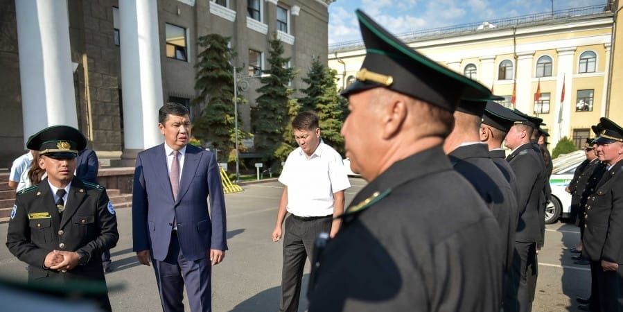 Сотрудники Муниципальной инспекции столицы в новой форме. Фото: мэрия Бишкека.