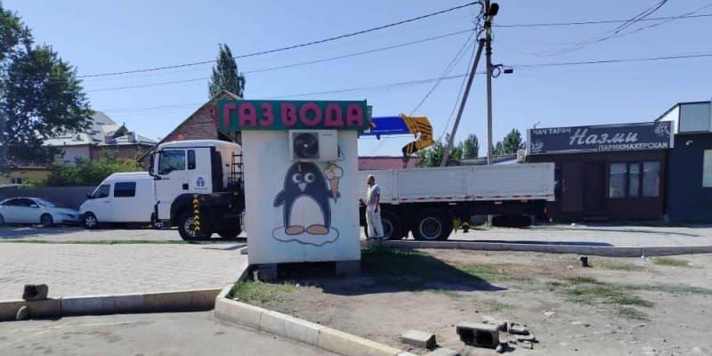 В столичном жилмассиве снесли 11 незаконно установленных павильонов