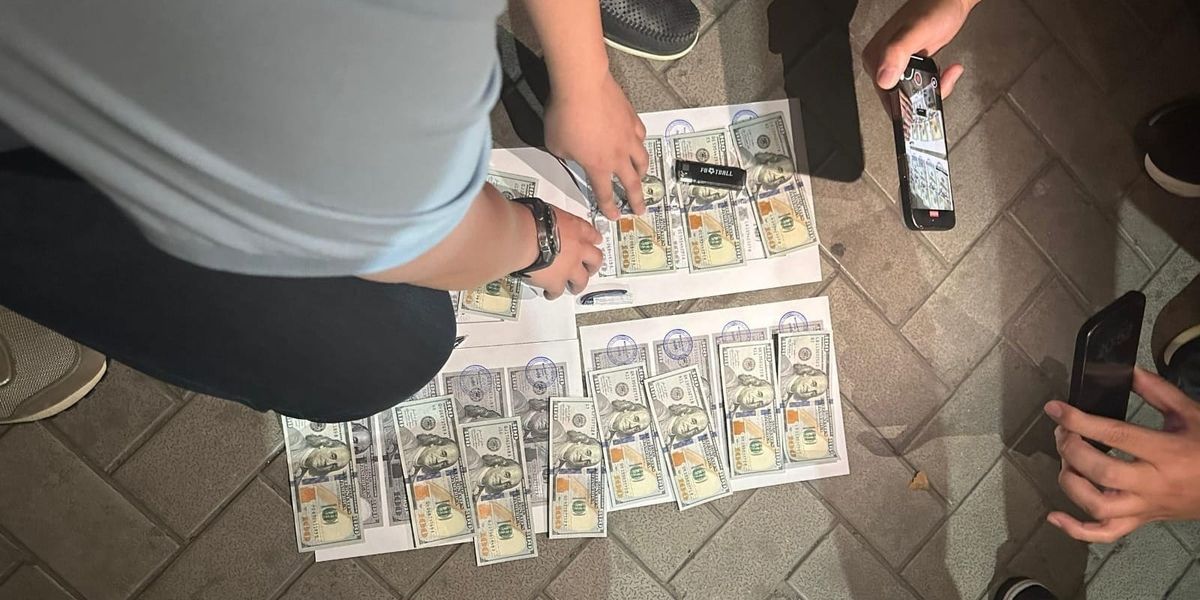 Обещал решить вопрос через ГКНБ и вымогал $2.5 тысячи и iPhone: задержан подозреваемый
