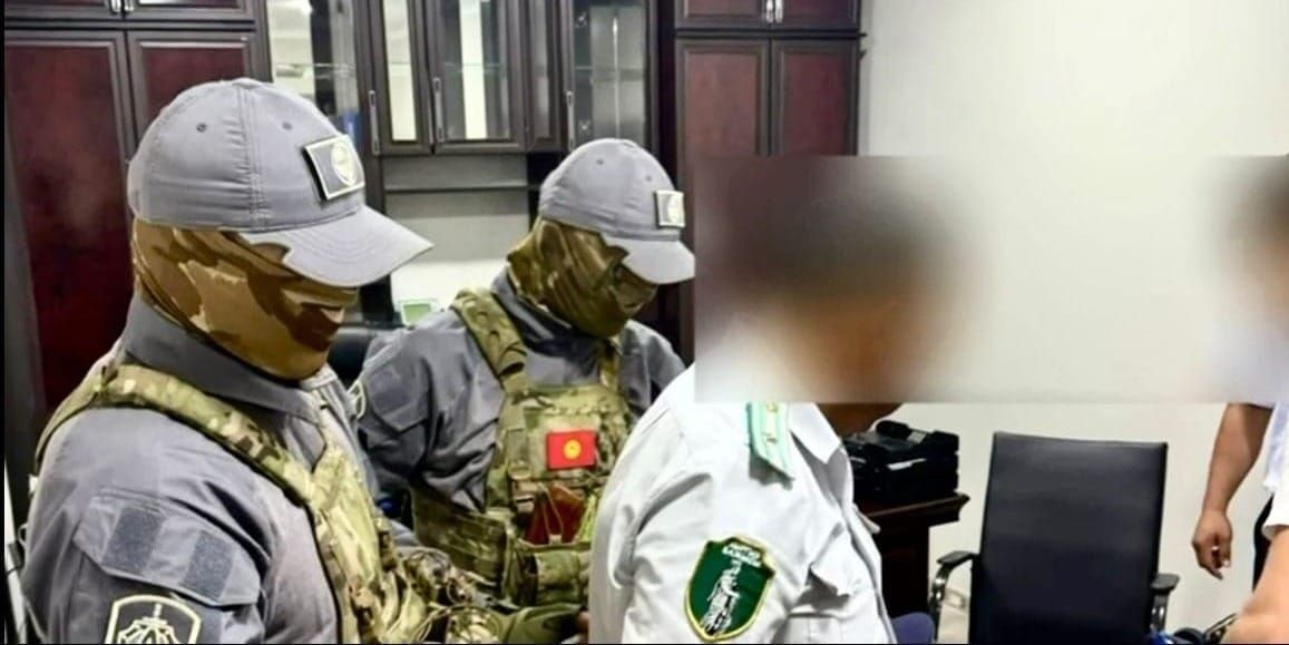 В Баткене задержан старший инспектор таможни по подозрению в коррупции