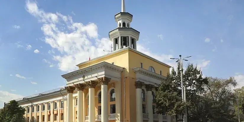 Нацбанк приостановил лицензии двух обменных бюро в Джалал-Абаде