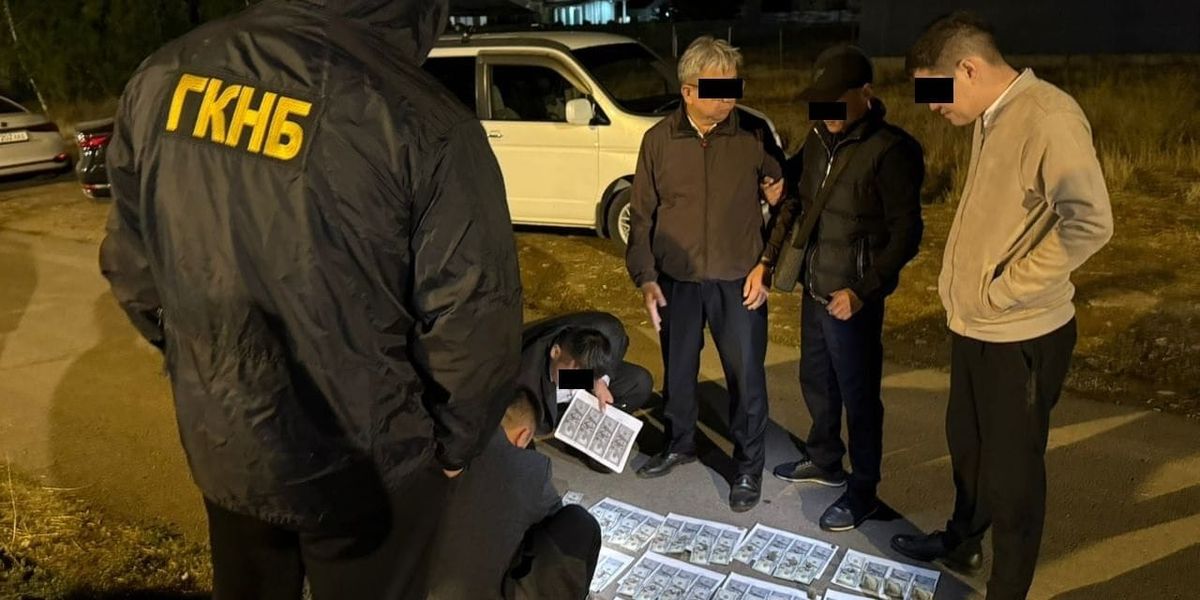 В Бишкеке с поличным при получении взятки в $7 тысяч задержан адвокат