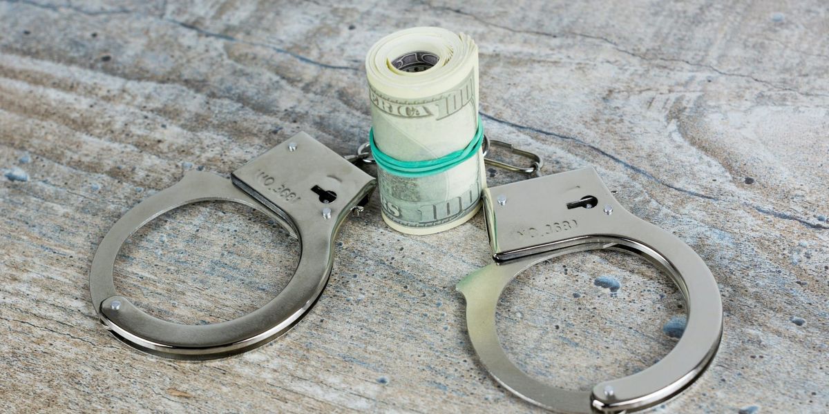 Директора подрядной фирмы в Кара-Балте задержали по подозрению в хищении 27.2 млн сомов