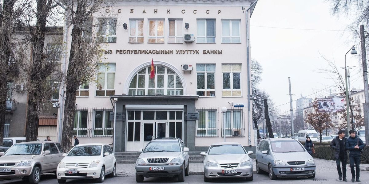 Нацбанк приостановил лицензию обменки в Бишкеке и оштрафовал еще одну – в Таласе