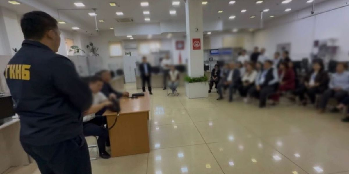 ГКНБ задержал троих граждан по делу о «платных очередях» в Бишкекском ЦОНе