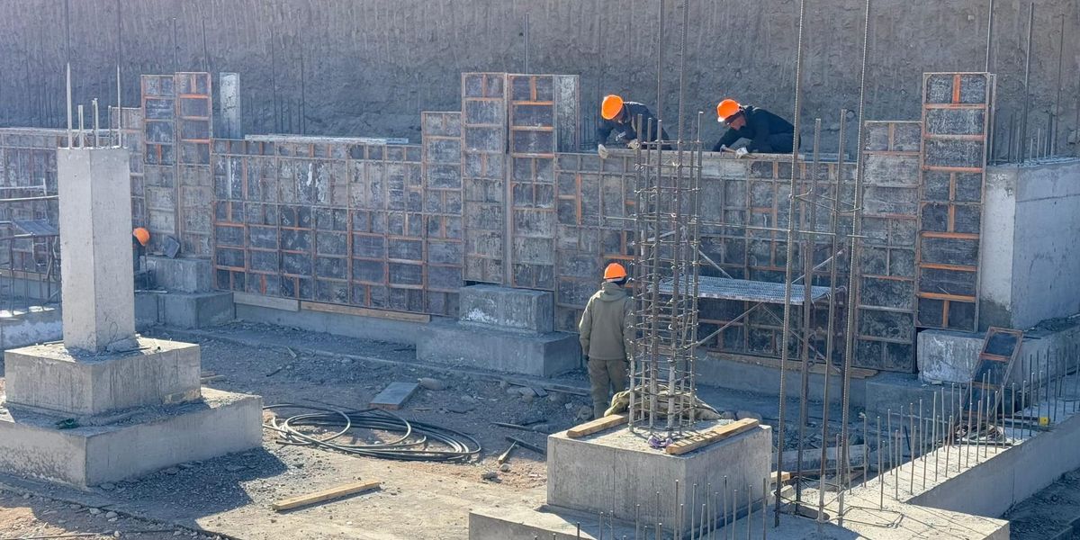 «Неделя на разгон»: подрядчику стадиона в Кочкоре вынесли предупреждение за срыв сроков