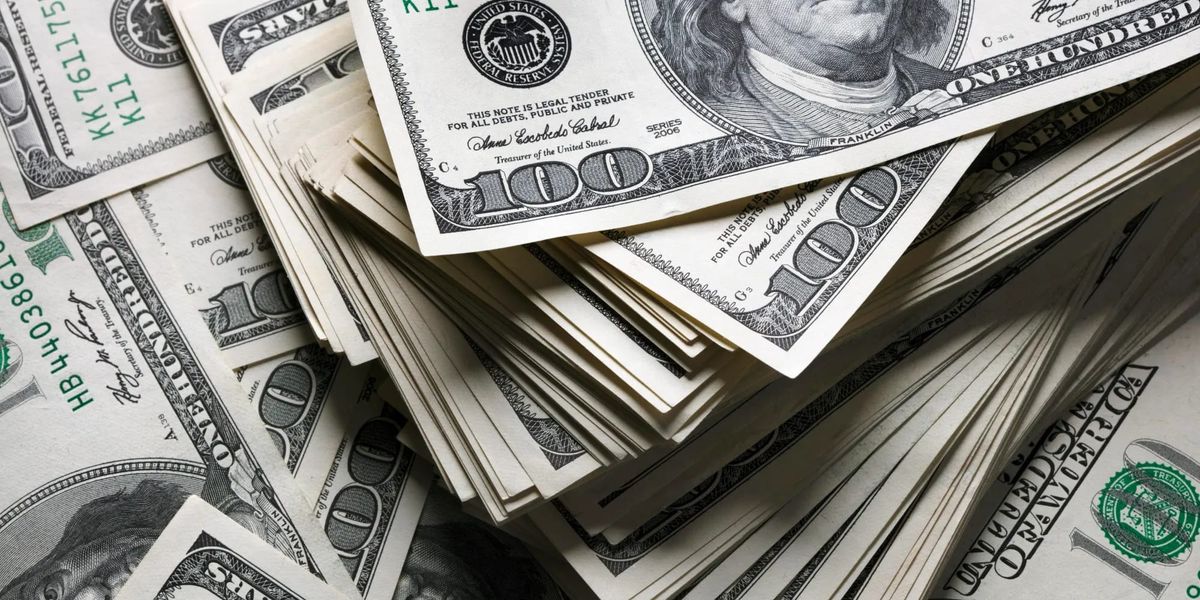 В ноябре в Кыргызстан перевели $264.8 млн, основной поток — из стран СНГ