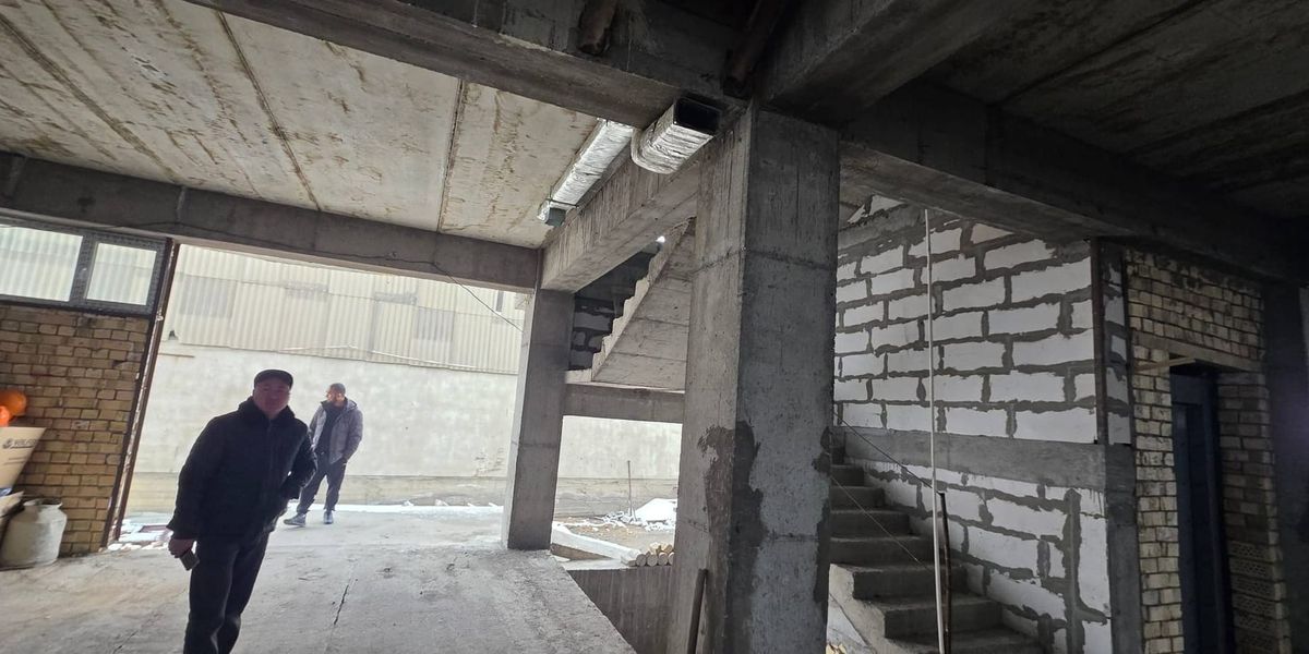 Минстрой оштрафовал подрядчика на стройке 12-этажки в Ошской области