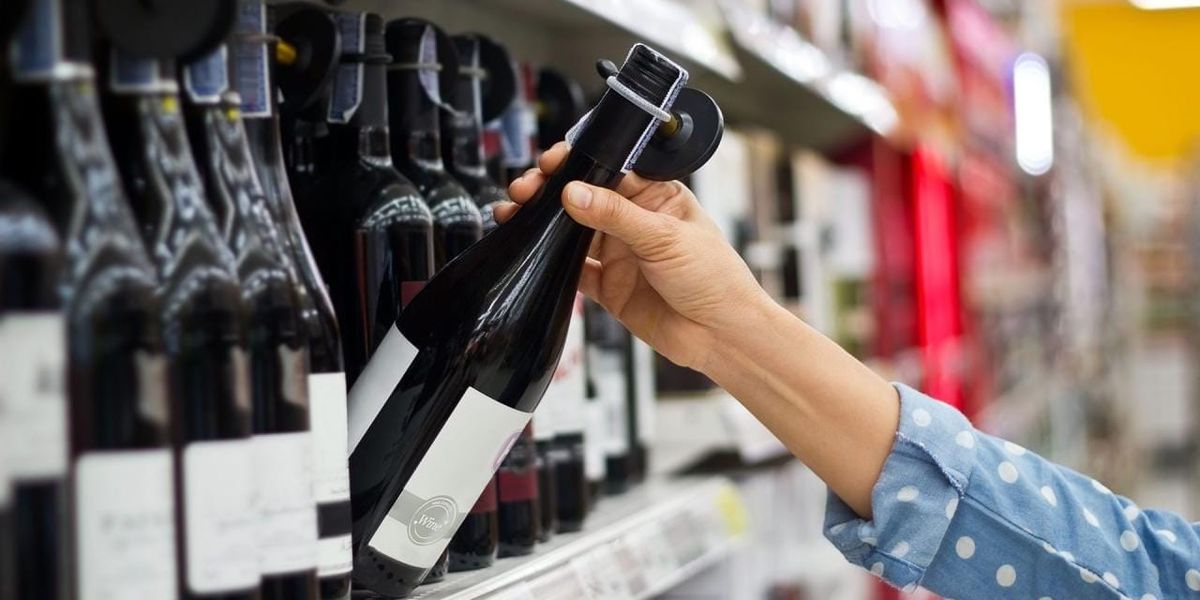 В Кыргызстане предлагают запретить продажу алкоголя с 23:00 до 08:00 и вблизи парков