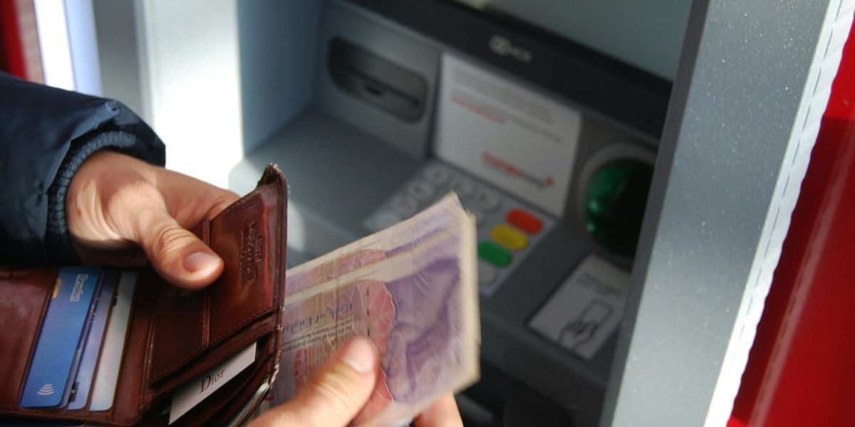 Возвратность наличных в банки КР снизилась до 99.3% — о чем это говорит?