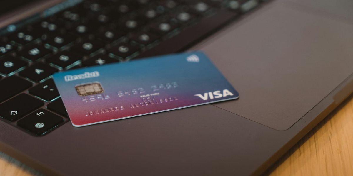 В КР в ночь на 6 января на два часа перестанут работать карты и банкоматы