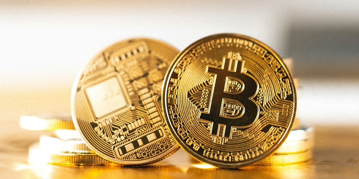 Крипторынок между регулированием и ликвидностью: какие сигналы дает 2025 год