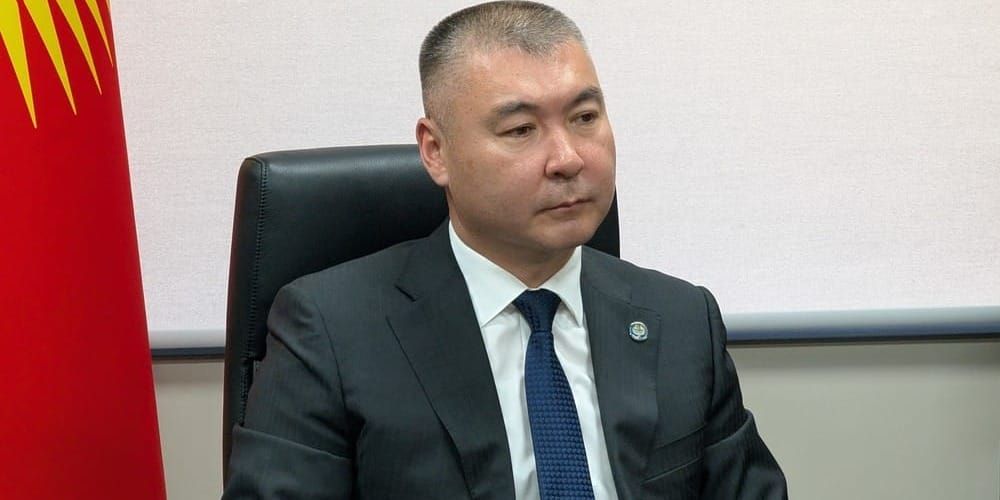 Садыр Жапаров объявил строгое замечание Каныбеку Туманбаеву за инцидент на Ошском рынке