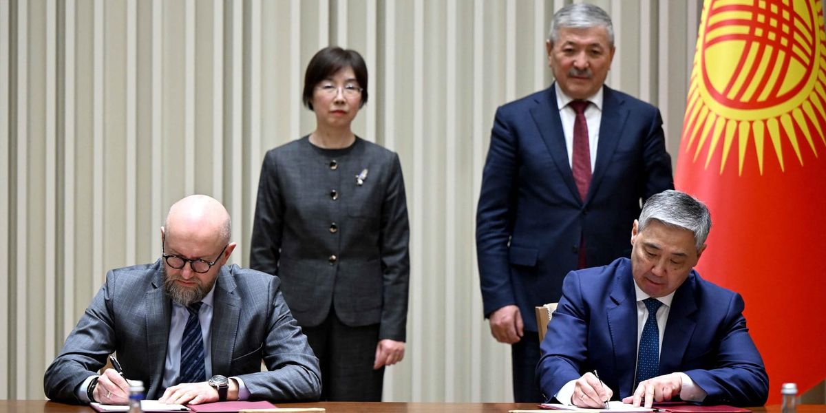 Кабмин КР и AIIB подписали соглашение по финансированию МСБ