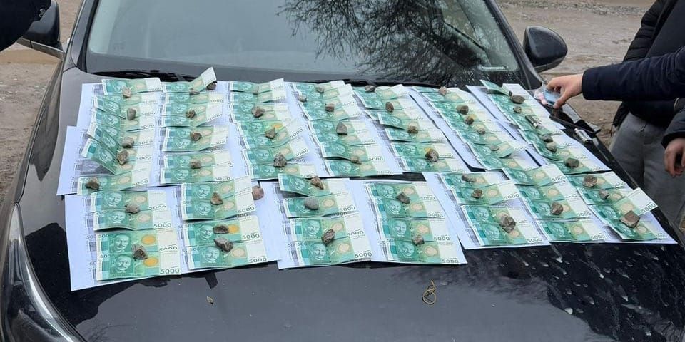 ГКНБ задержал адвоката, бывшего военного судью, за вымогательство $32 тысяч