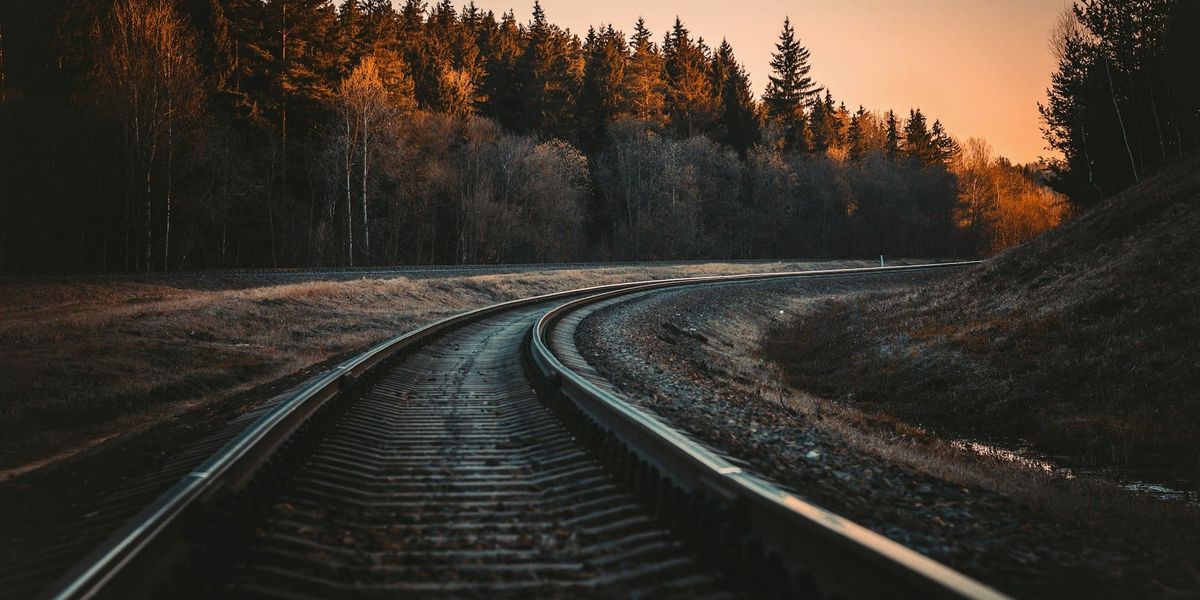 Въезд в село Кызыл-Октябрь закроют на три часа из-за ремонта ж/д путей