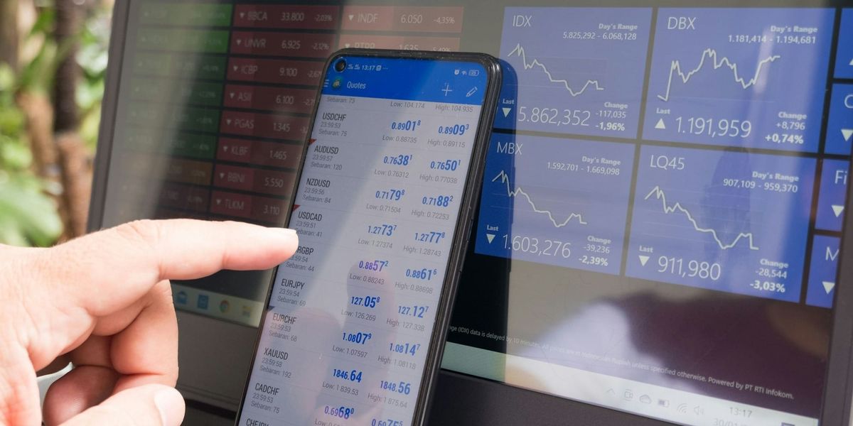 Импорт растет, экспорт падает: торговля КР превысила $1 млрд