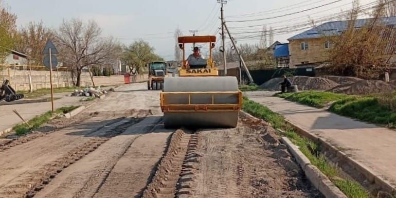 В Бишкеке на улице Месароша начали капремонт 1.3 км дороги с применением ресайклера