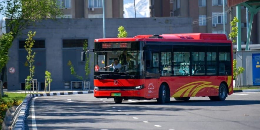 Мэрии Бишкека презентовали компактные электробусы Geely