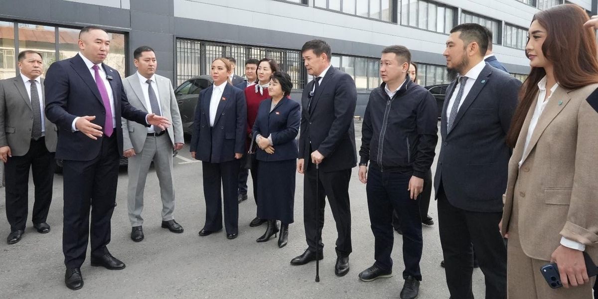 Депутаты ЖК посетили Госстраховую организацию Кыргызстана: сборы компании выросли до 2.4 млрд сомов