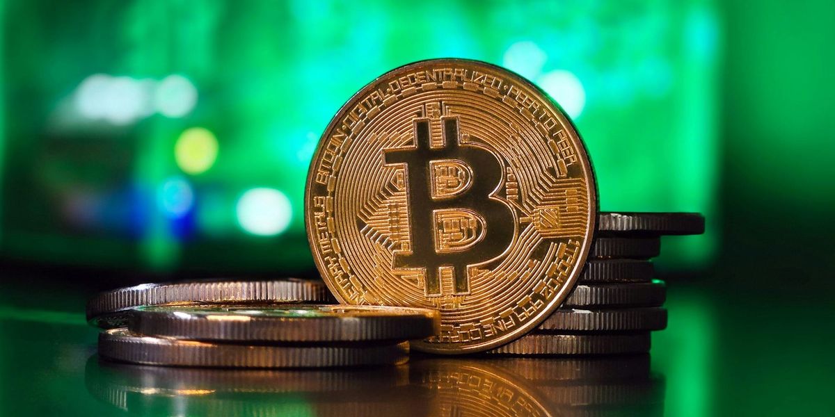 Биткоин против нефти и золота: как цифровые активы выстояли в марте 2026-го