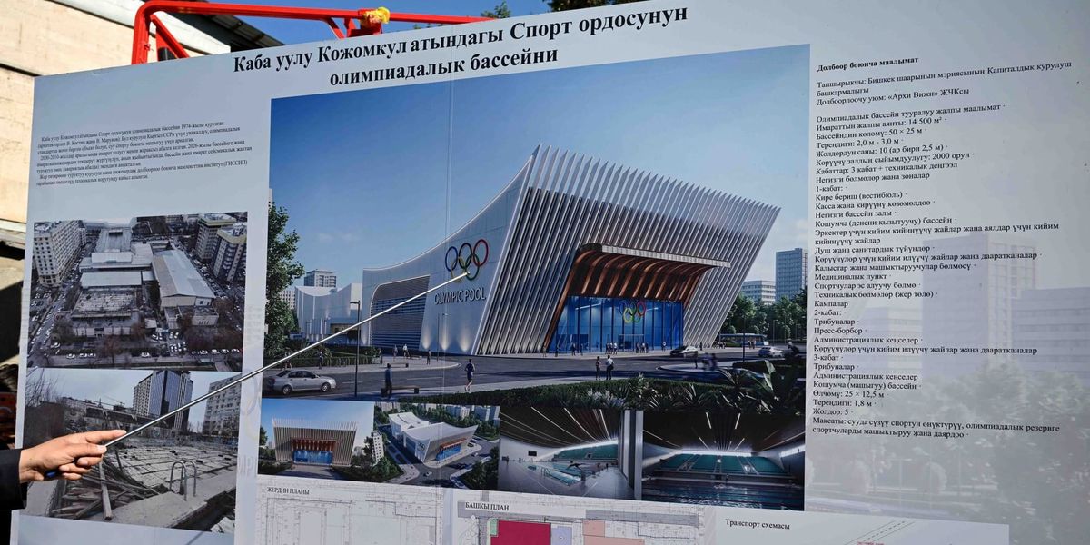 Глава кабмина проверил строительство школы №23 и реконструкцию Дворца спорта в Бишкеке