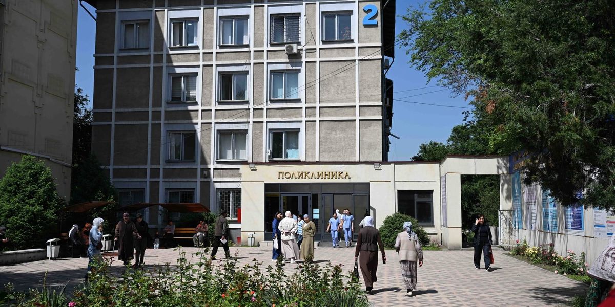 Глава кабмина КР провел внеплановую проверку в Национальном центре онкологии — итоги