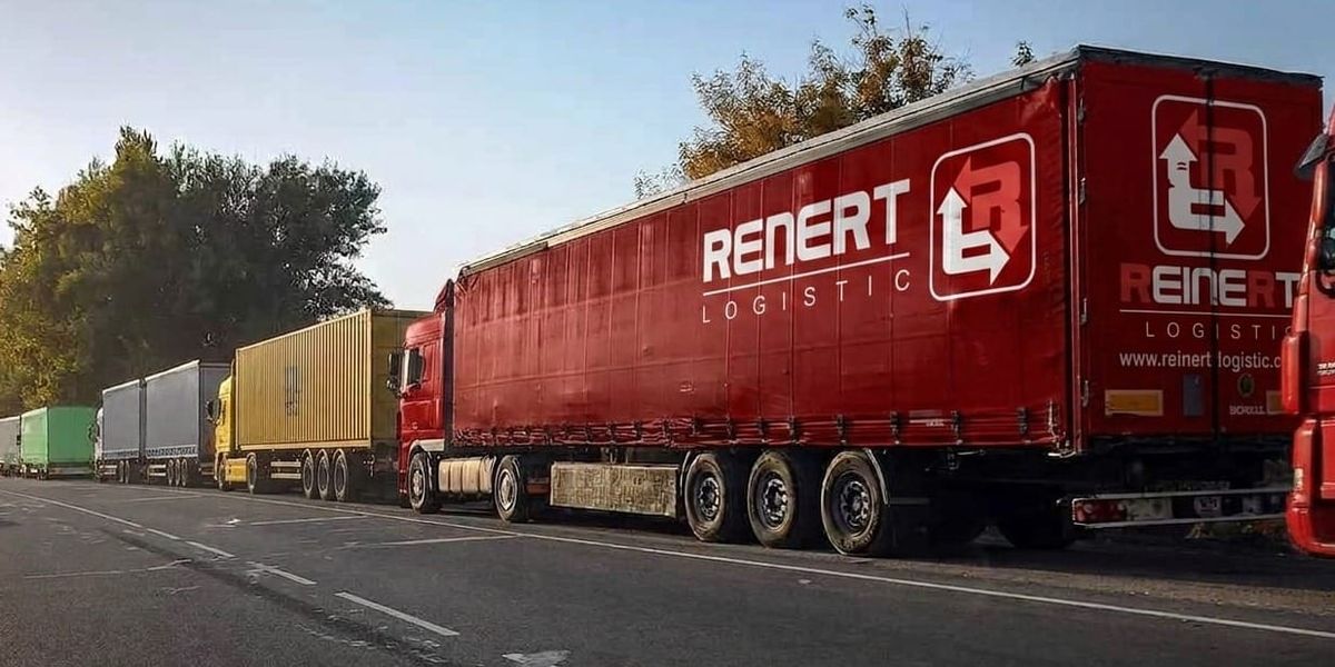 На кыргызско-казахстанской границе скопились 270 грузовиков: названа причина