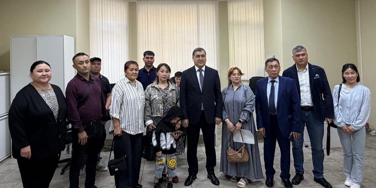 Министр труда провел личный прием граждан Кыргызстана в Москве