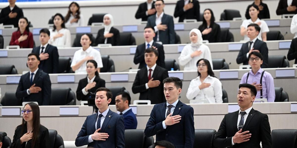 Новые лица для госуправления: в ЖК открыли «Школу молодых кадров»