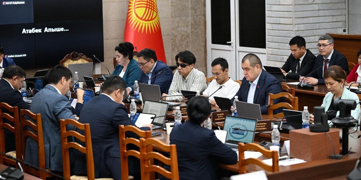 Комитет ЖК одобрил обязательную индексацию зарплат в Кыргызстане